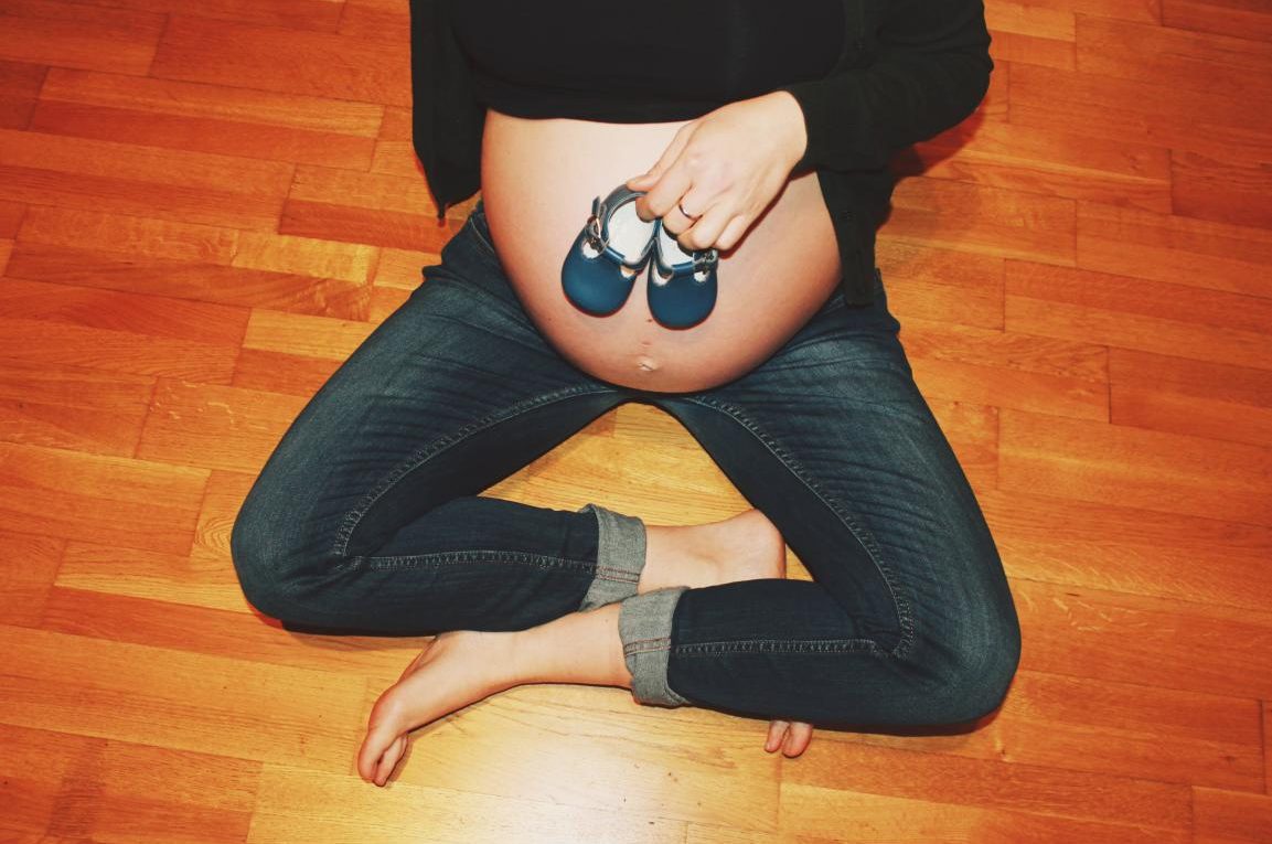 Foto artística mujer embarazada